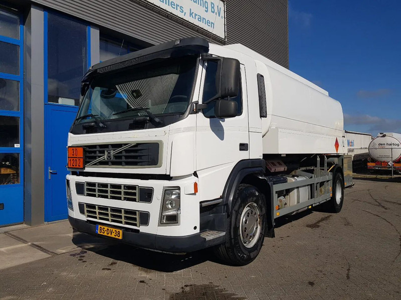 Volvo FM 9.340 Petrol, Diesel 17000 Ltr. 3 Compartementen - Tankwagen: das Bild 1 Volvo FM 9.340 Petrol, Diesel 17000 Ltr. 3 Compartementen - Tankwagen: das Bild 1
