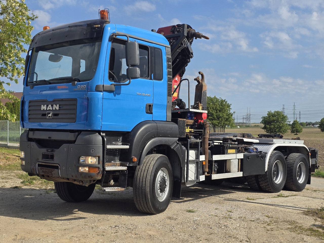 MAN TGA 33.430 6X6 / HMF 1823 K3+REM.CON./ HOOK SYSTEM - Abrollkipper, Autokran: das Bild 1 MAN TGA 33.430 6X6 / HMF 1823 K3+REM.CON./ HOOK SYSTEM - Abrollkipper, Autokran: das Bild 1