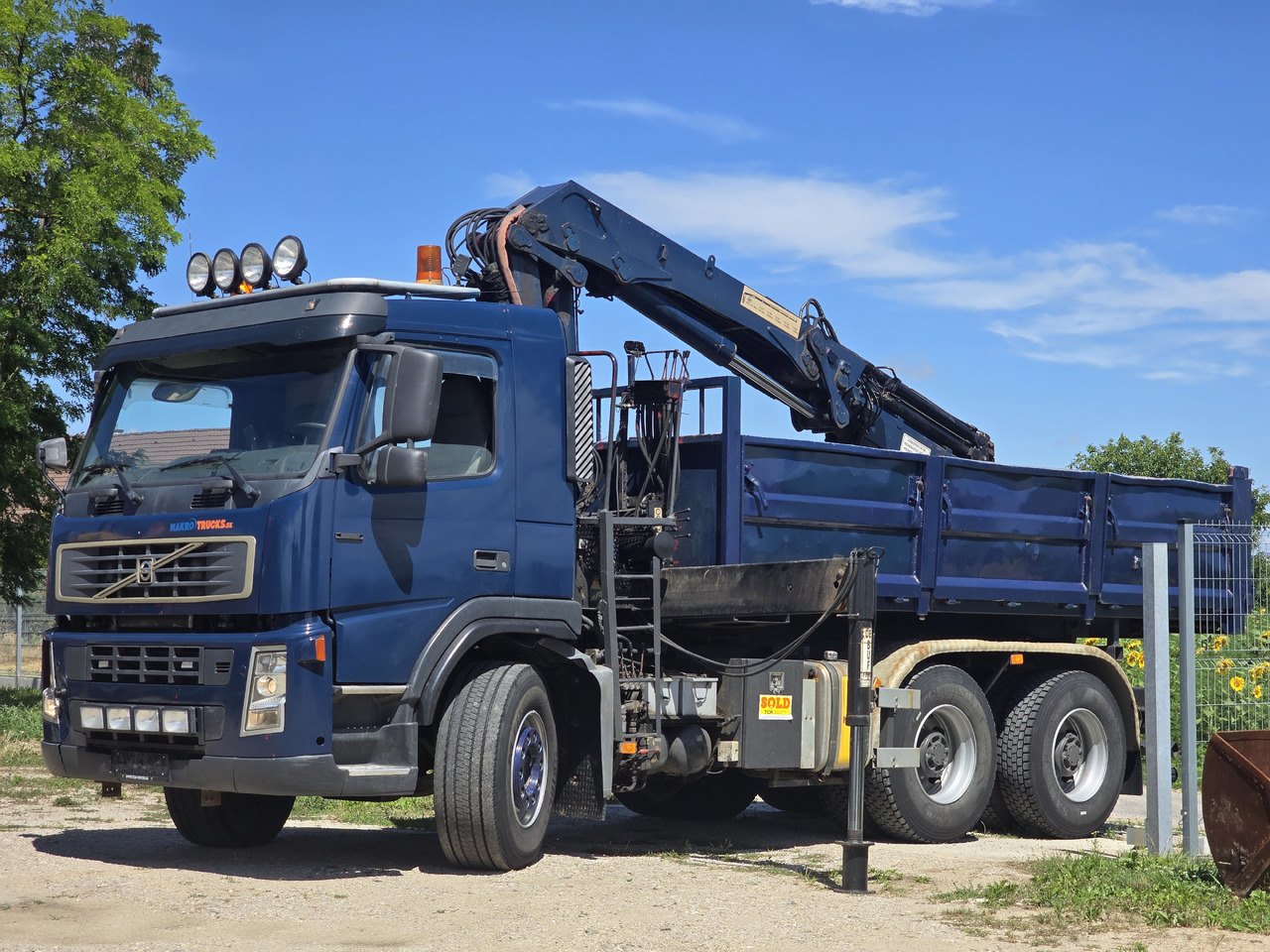 VOLVO FM 420 6X4 / KIPPER / CRANE HMF 1823 K4 - Kipper, Autokran: das Bild 2 VOLVO FM 420 6X4 / KIPPER / CRANE HMF 1823 K4 - Kipper, Autokran: das Bild 2