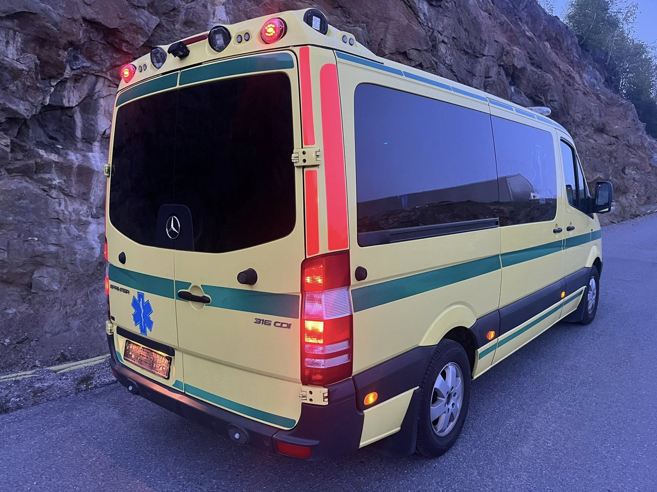 Mercedes-Benz Sprinter 316 - 2 stretcher - Krankenwagen: das Bild 2 Mercedes-Benz Sprinter 316 - 2 stretcher - Krankenwagen: das Bild 2