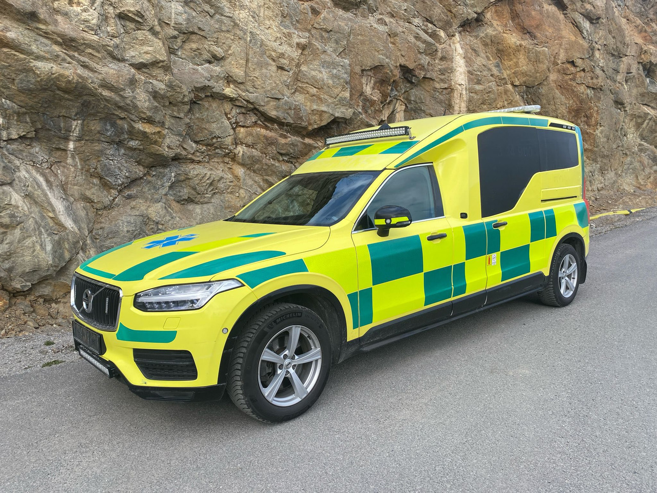 Volvo Nilsson XC90 D5 AWD - Ambulance - RESERVERAD !! - Krankenwagen: das Bild 2 Volvo Nilsson XC90 D5 AWD - Ambulance - RESERVERAD !! - Krankenwagen: das Bild 2
