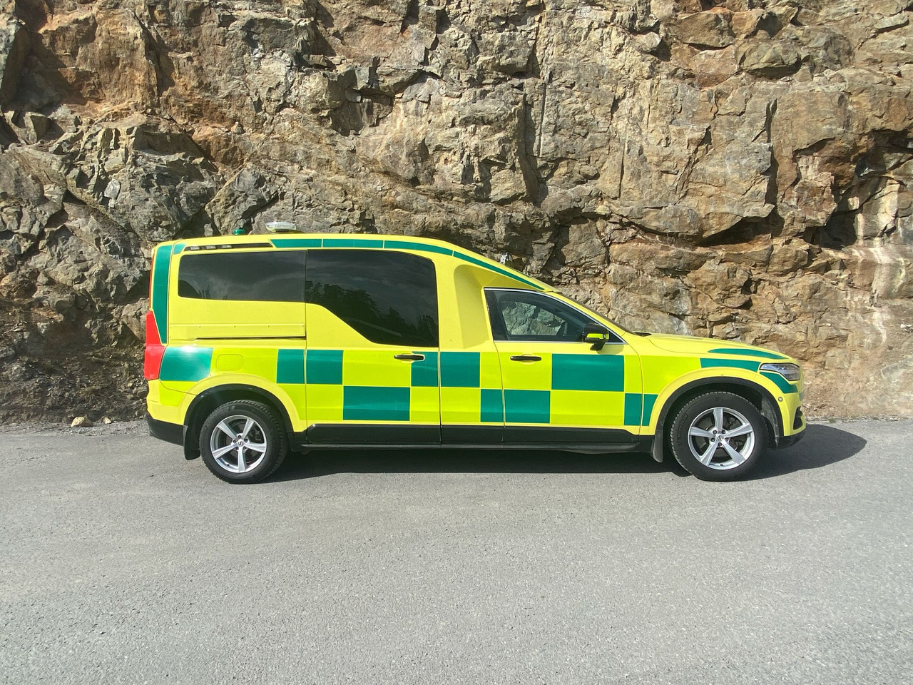 Volvo Nilsson XC90 D5 AWD - Ambulance - RESERVERAD !! - Krankenwagen: das Bild 5 Volvo Nilsson XC90 D5 AWD - Ambulance - RESERVERAD !! - Krankenwagen: das Bild 5