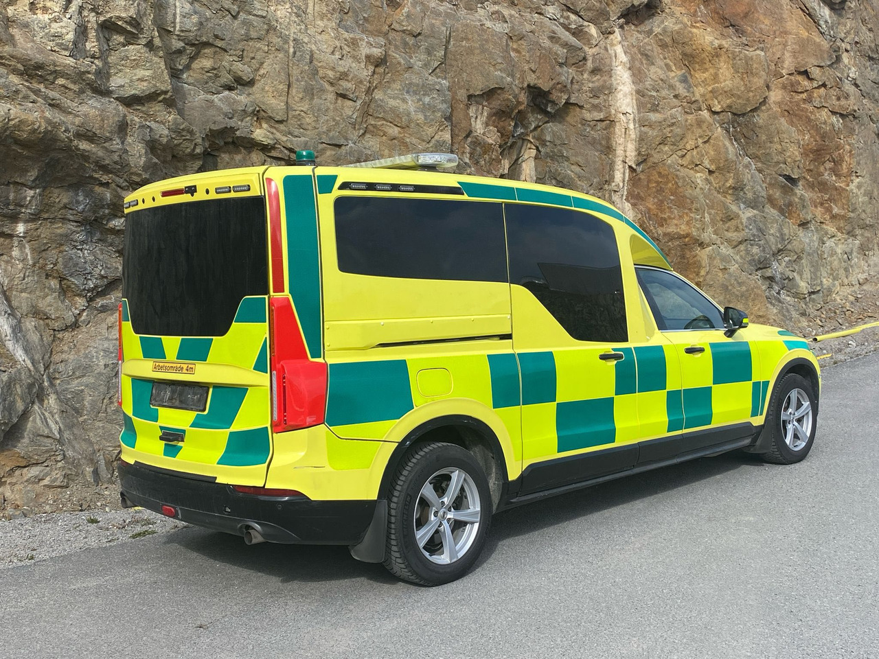 Volvo Nilsson XC90 D5 AWD - Ambulance - RESERVERAD !! - Krankenwagen: das Bild 3 Volvo Nilsson XC90 D5 AWD - Ambulance - RESERVERAD !! - Krankenwagen: das Bild 3