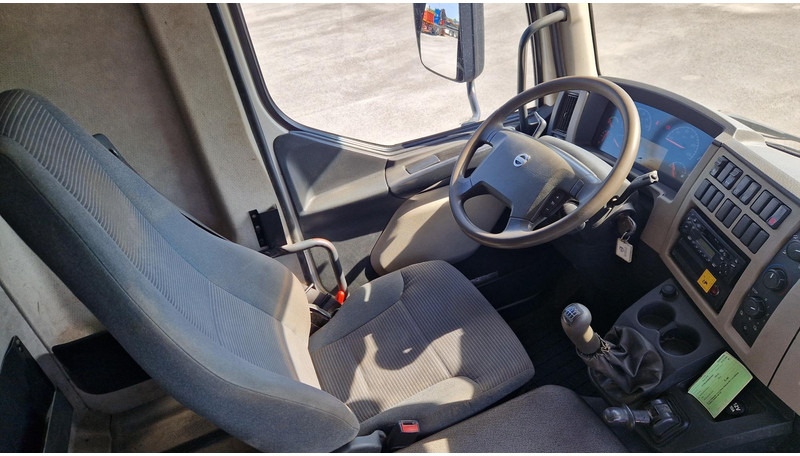 Abrollkipper, Autokran Volvo FL280 4X2 HMF 1560: das Bild 12