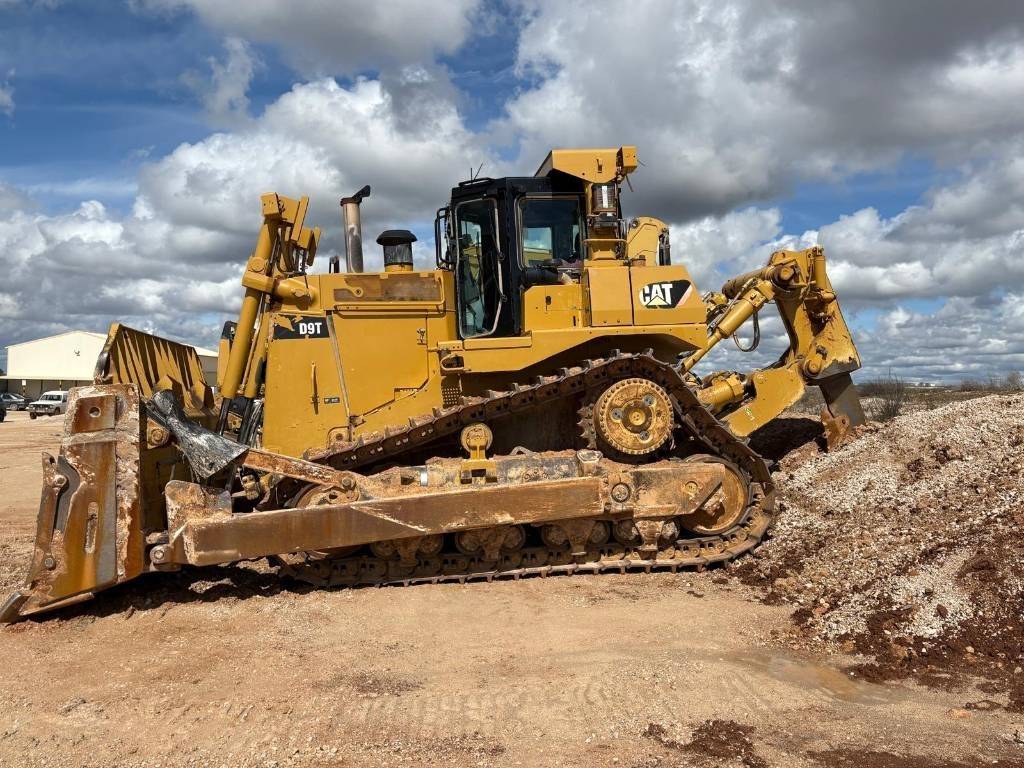 CAT D 9 T (CE Certified / New Undercarriage) - Bulldozer: das Bild 2 CAT D 9 T (CE Certified / New Undercarriage) - Bulldozer: das Bild 2