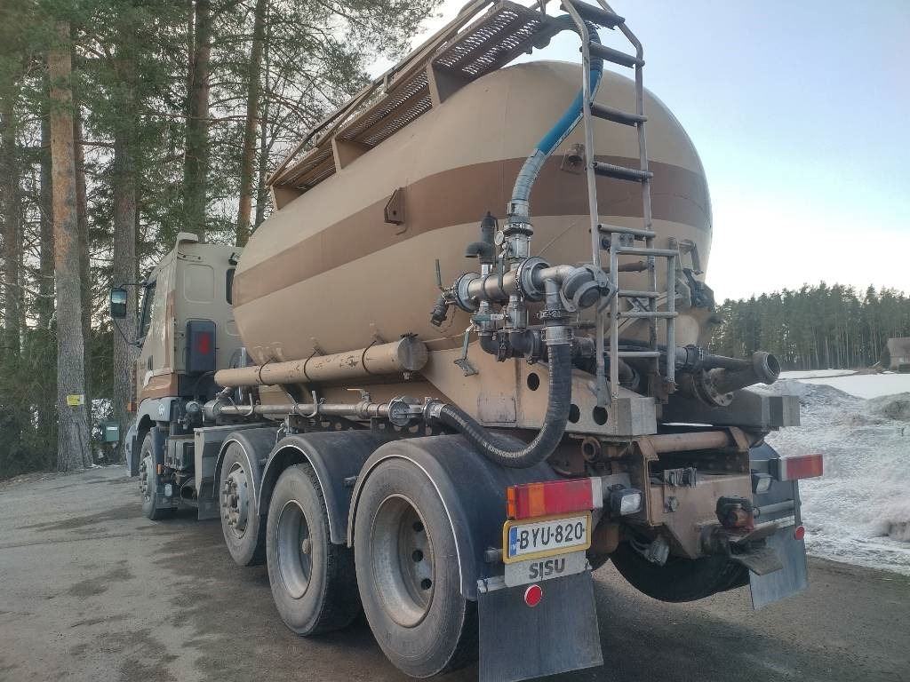 Sisu E14 8x2 kippipainepytty+kompura - Tankwagen: das Bild 4 Sisu E14 8x2 kippipainepytty+kompura - Tankwagen: das Bild 4