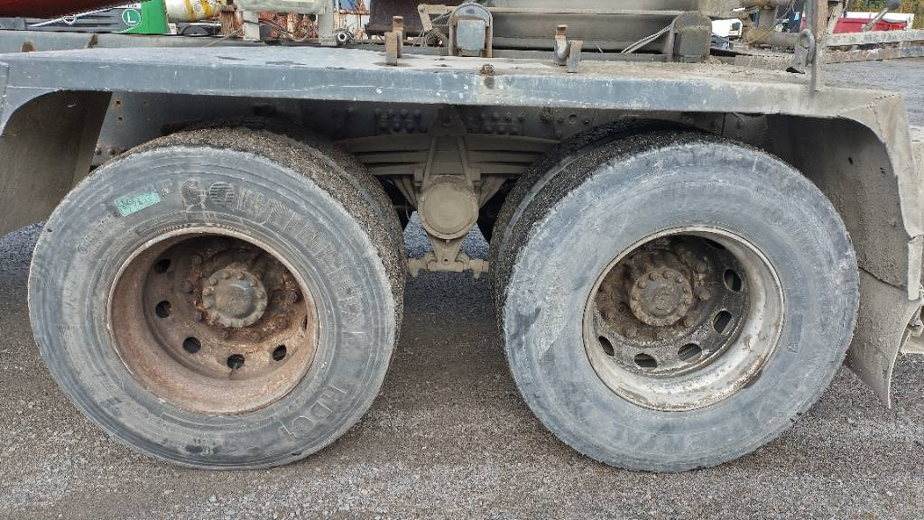 Volvo FM9 8x4 full steel,manual, mixer - Tankwagen: das Bild 5 Volvo FM9 8x4 full steel,manual, mixer - Tankwagen: das Bild 5