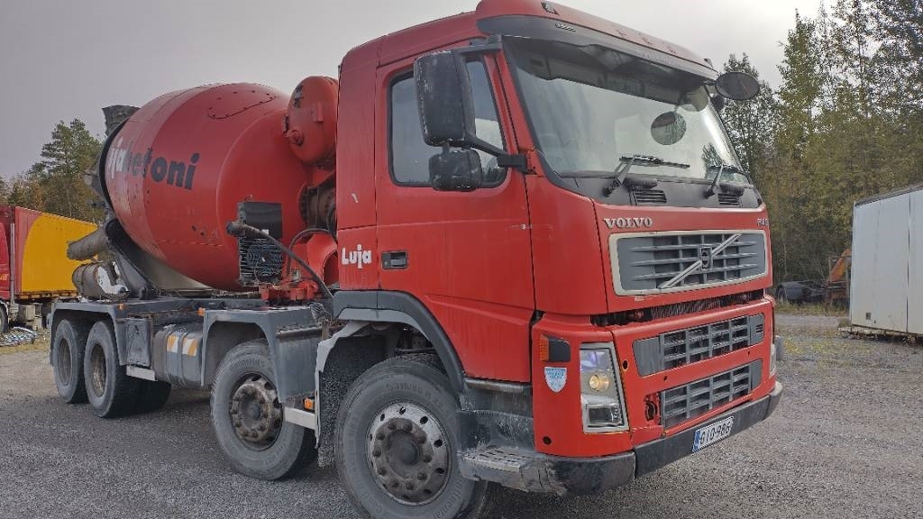 Volvo FM9 8x4 full steel,manual, mixer - Tankwagen: das Bild 2 Volvo FM9 8x4 full steel,manual, mixer - Tankwagen: das Bild 2