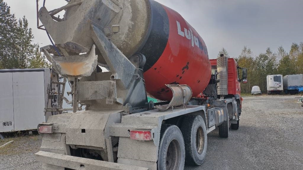 Volvo FM9 8x4 full steel,manual, mixer - Tankwagen: das Bild 4 Volvo FM9 8x4 full steel,manual, mixer - Tankwagen: das Bild 4