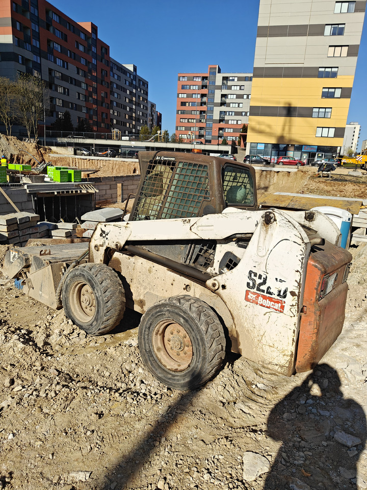 BOBCAT S220 - Kompaktlader: das Bild 1 BOBCAT S220 - Kompaktlader: das Bild 1