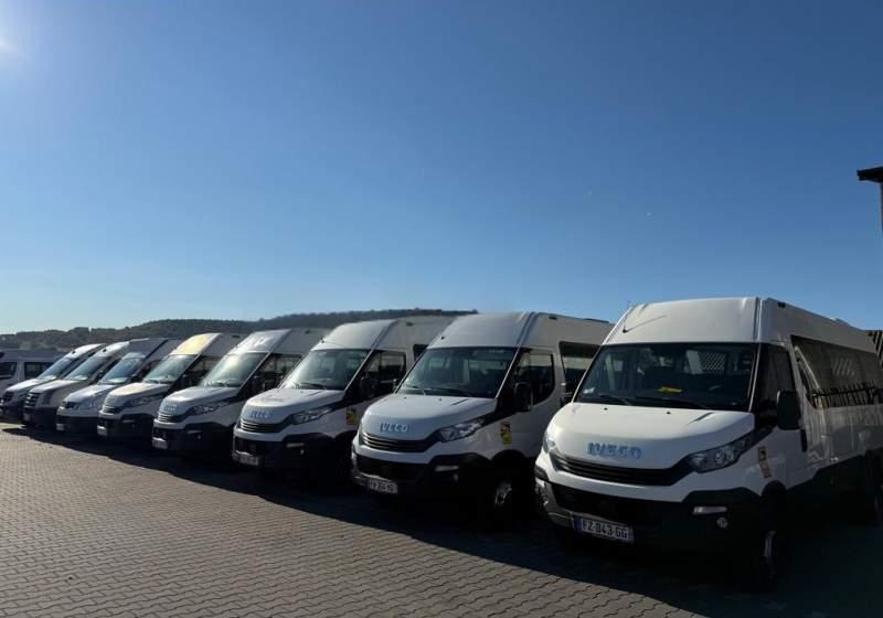 Iveco DAILY / CRAFTER / SPRINTER / WING / 23 MIEJSCA - Kleinbus, Personentransporter: das Bild 1 Iveco DAILY / CRAFTER / SPRINTER / WING / 23 MIEJSCA - Kleinbus, Personentransporter: das Bild 1
