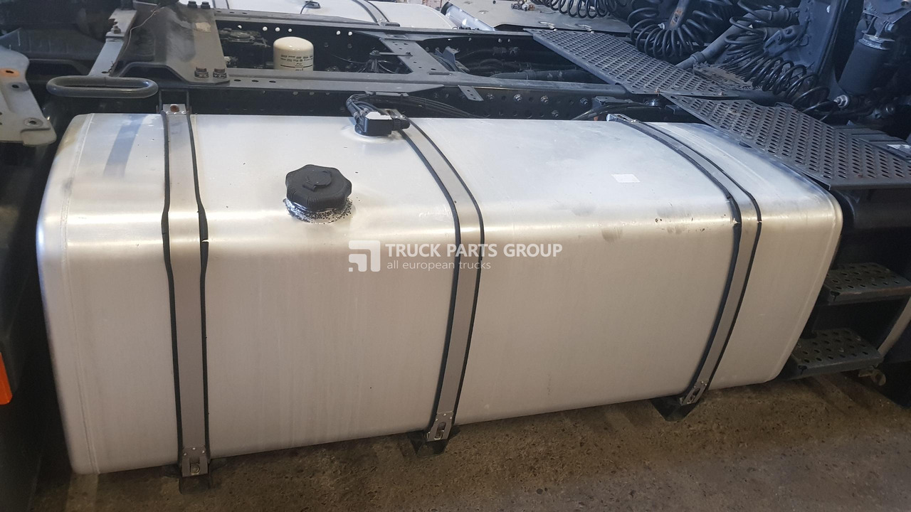 IVECO IVECO STRALIS EURO6 emission fuel tanks, reservoirs with mountings brackets 700l + 480l left + right fuel tanks set 5801312015, 41042847 - Kraftstofftank für LKW: das Bild 1 IVECO IVECO STRALIS EURO6 emission fuel tanks, reservoirs with mountings brackets 700l + 480l left + right fuel tanks set 5801312015, 41042847 - Kraftstofftank für LKW: das Bild 1