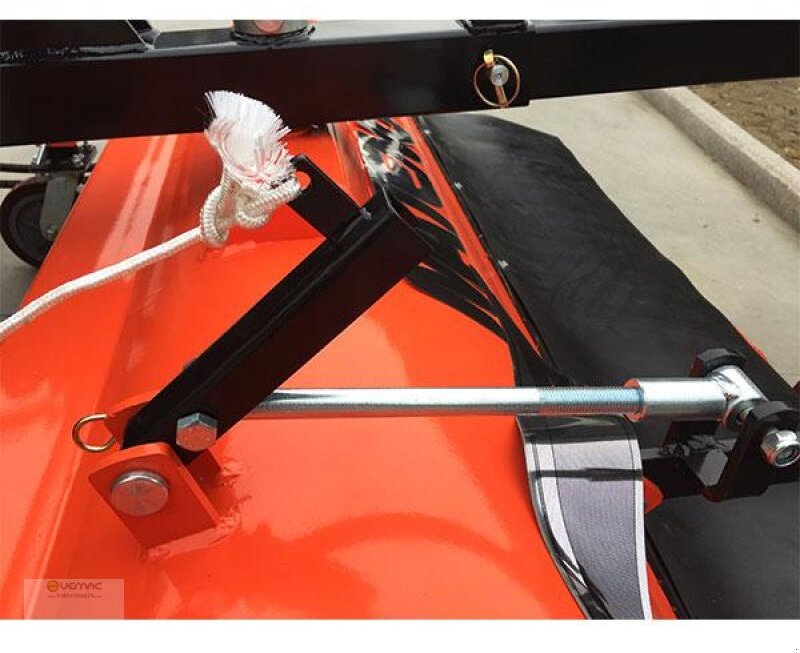 Vemac Kehrmaschine 160cm Kehrbürste Bürste Traktor Radlader Stapler NEU - Kehrbesen: das Bild 3 Vemac Kehrmaschine 160cm Kehrbürste Bürste Traktor Radlader Stapler NEU - Kehrbesen: das Bild 3