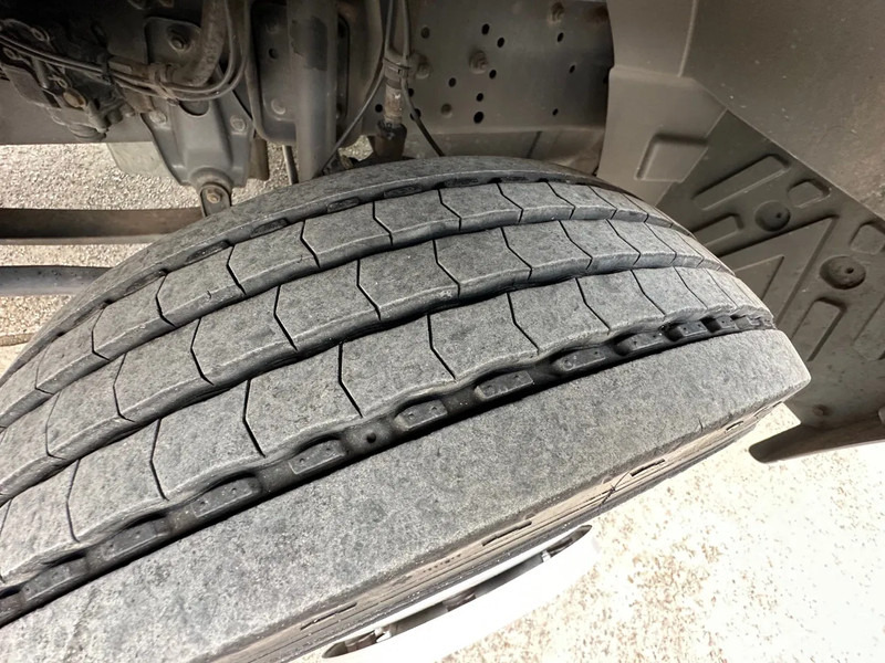 Mercedes-Benz Atego 815 / NL TRUCK / EURO 2 / BOX + LIFT / LOW KM / GOOD CONDITION / 7,5t - Koffer LKW: das Bild 5 Mercedes-Benz Atego 815 / NL TRUCK / EURO 2 / BOX + LIFT / LOW KM / GOOD CONDITION / 7,5t - Koffer LKW: das Bild 5