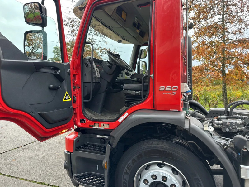 Volvo FE 320 / NL TRUCK / EURO 5 / HIAB MULTILIFT XR 21T / LIKE NEW!! / LOW KM!! / LIFT+STEER AXLE - Abrollkipper: das Bild 4 Volvo FE 320 / NL TRUCK / EURO 5 / HIAB MULTILIFT XR 21T / LIKE NEW!! / LOW KM!! / LIFT+STEER AXLE - Abrollkipper: das Bild 4
