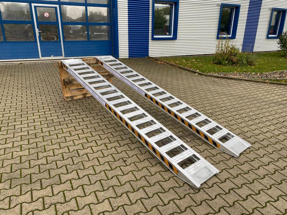 Alurampen Satz 3,50M 2000KG Minibagger Minilader Quad Auffahrrampe *INKL.19% MWST* - Verladerampe: das Bild 1 Alurampen Satz 3,50M 2000KG Minibagger Minilader Quad Auffahrrampe *INKL.19% MWST* - Verladerampe: das Bild 1