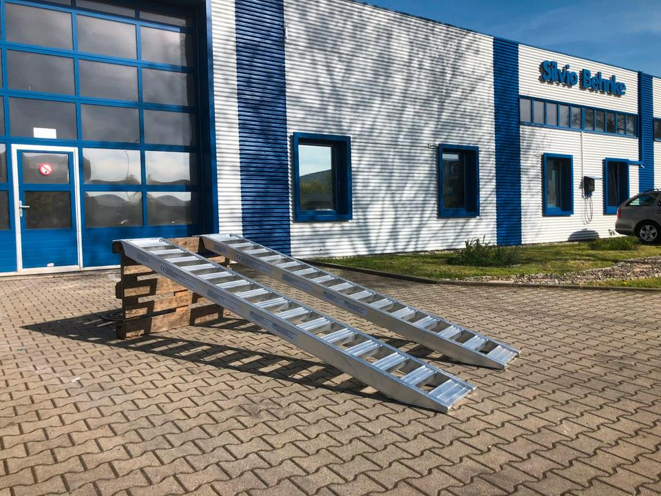 Alurampen Satz 3m 3000KG Minibagger Minilader Quad Auffahrrampe *INKL.19% MWST* - Verladerampe: das Bild 4 Alurampen Satz 3m 3000KG Minibagger Minilader Quad Auffahrrampe *INKL.19% MWST* - Verladerampe: das Bild 4