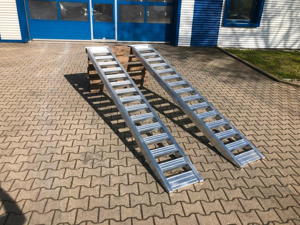 Alurampen Satz 3m 3000KG Minibagger Minilader Quad Auffahrrampe *INKL.19% MWST* - Verladerampe: das Bild 5 Alurampen Satz 3m 3000KG Minibagger Minilader Quad Auffahrrampe *INKL.19% MWST* - Verladerampe: das Bild 5