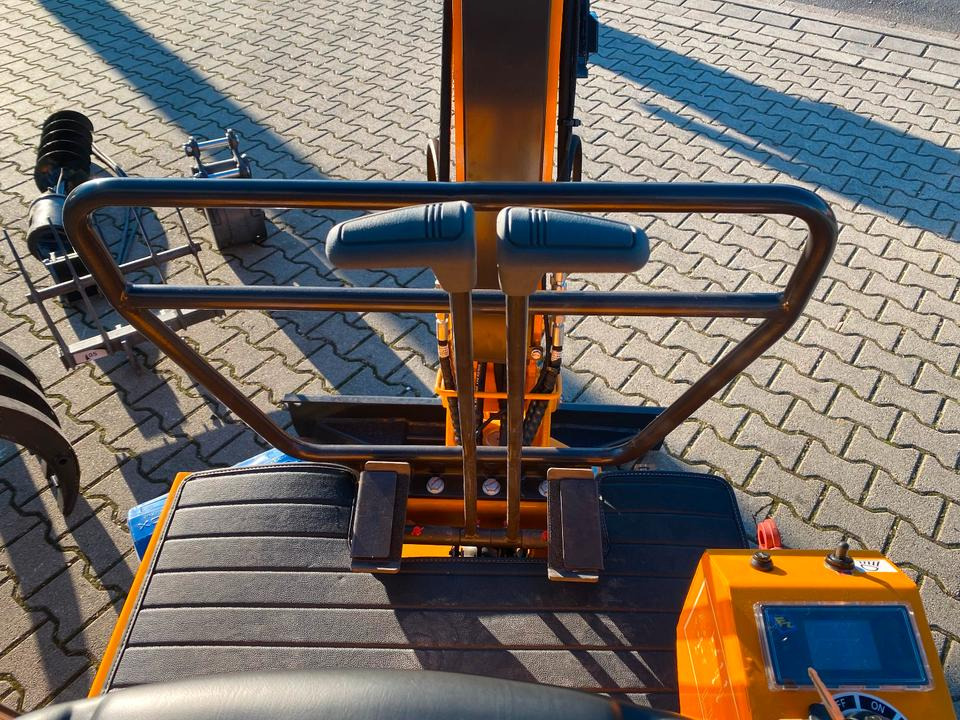 Minibagger BK1500JS + Zubehör *INKL.19% MWST*BERGER KRAUS*KUBOTA*JOYSTICK*ZUBEHÖRPAKET GROß*SOFORT!* - Minibagger: das Bild 5 Minibagger BK1500JS + Zubehör *INKL.19% MWST*BERGER KRAUS*KUBOTA*JOYSTICK*ZUBEHÖRPAKET GROß*SOFORT!* - Minibagger: das Bild 5