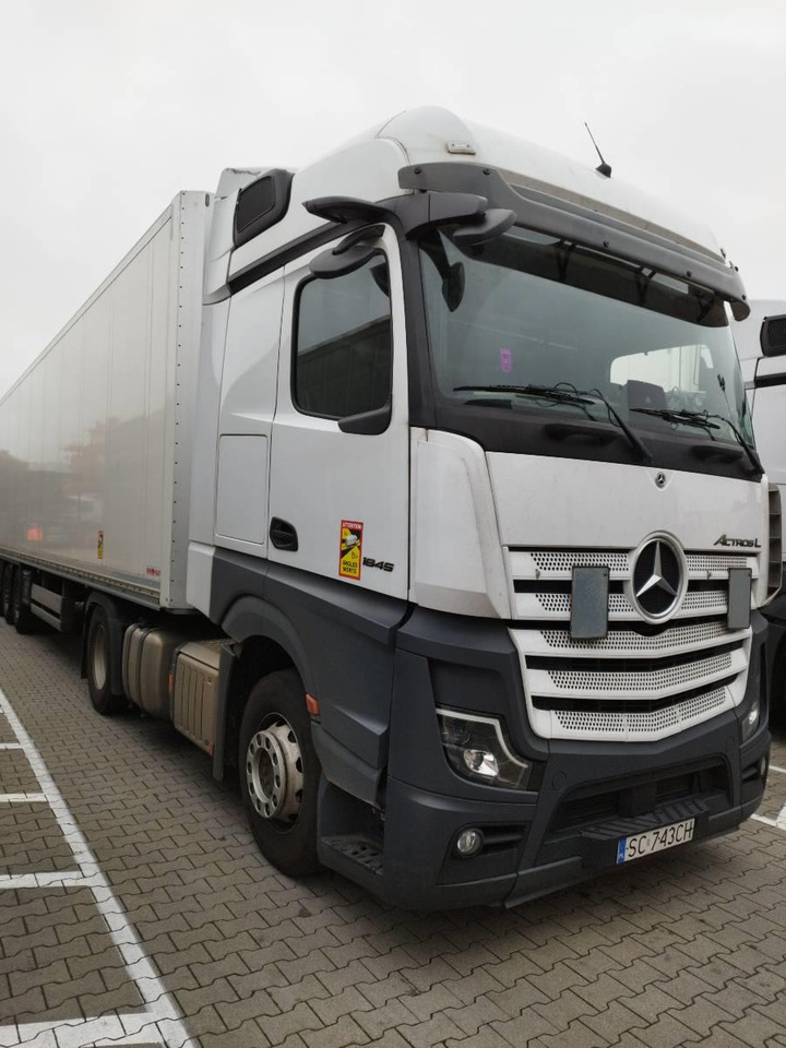 Schmitz Cargobull 3 axles xLiftachse - Isotherm Auflieger: das Bild 1 Schmitz Cargobull 3 axles xLiftachse - Isotherm Auflieger: das Bild 1