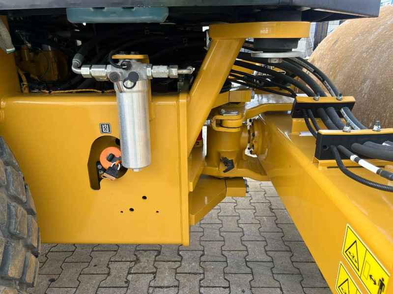Walzen Cat CS 54 B: das Bild 18