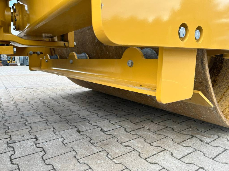 Walzen Cat CS 54 B: das Bild 9