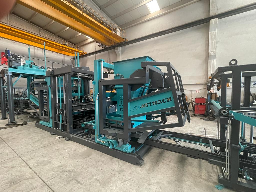 Constmach Machine à Fabriquer des Briquettes BS-42 (Machine à Fabriquer des Blocs de Béton) - Betonsteinmaschine: das Bild 1 Constmach Machine à Fabriquer des Briquettes BS-42 (Machine à Fabriquer des Blocs de Béton) - Betonsteinmaschine: das Bild 1