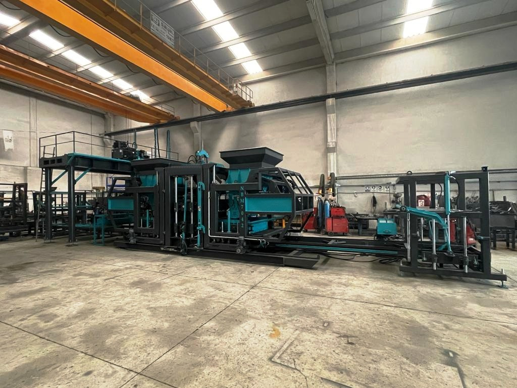 Constmach Machine de Fabrication de Blocs de Béton BS-20 Garantie de 2 ans - Betonsteinmaschine: das Bild 2 Constmach Machine de Fabrication de Blocs de Béton BS-20 Garantie de 2 ans - Betonsteinmaschine: das Bild 2