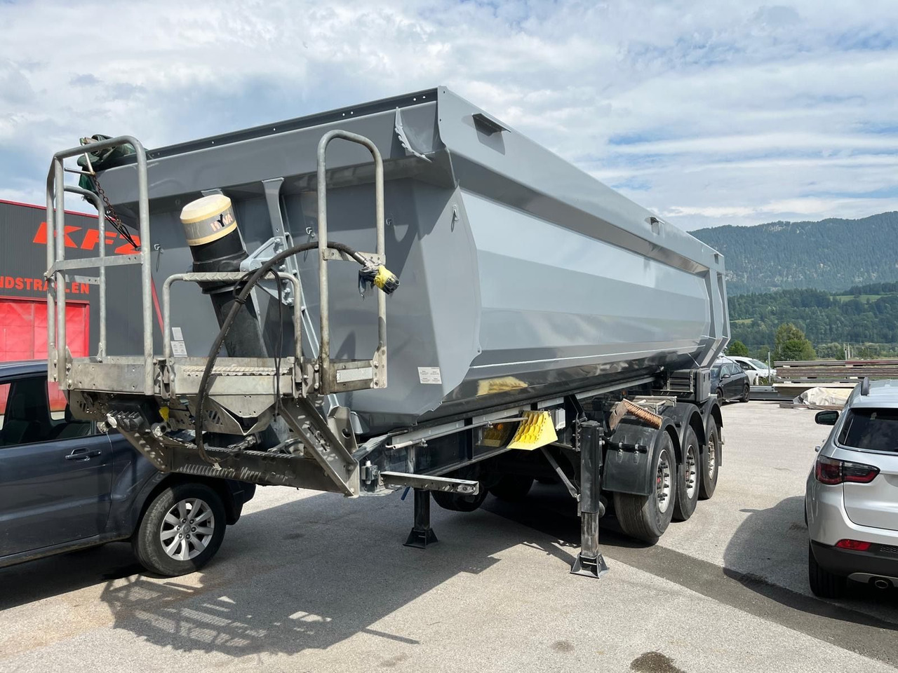 Schwarzmüller Hardox - Kipper Auflieger: das Bild 2 Schwarzmüller Hardox - Kipper Auflieger: das Bild 2