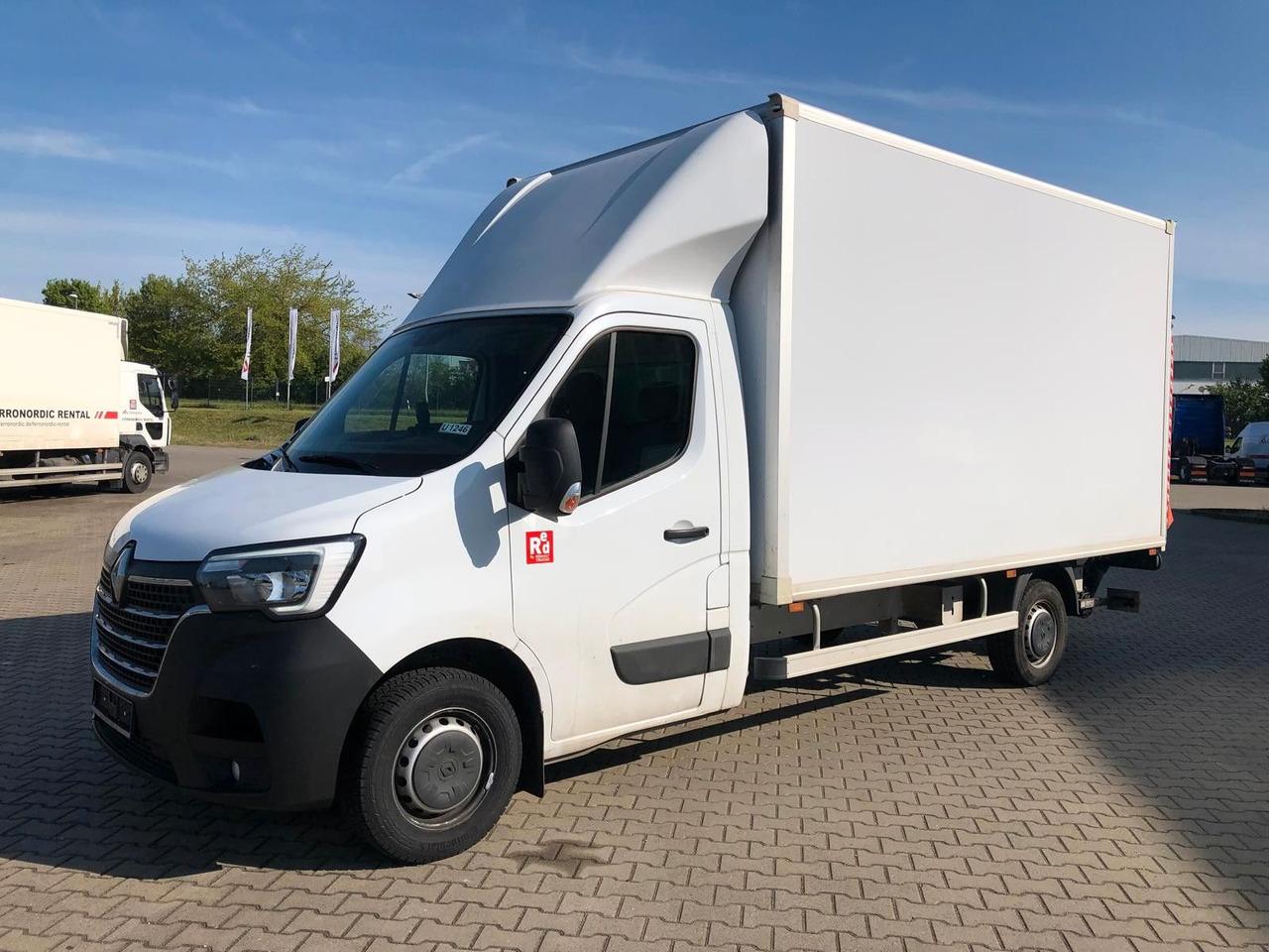 Renault MASTER RED 3.5T*LBW*Klima*4.2m*AUCH MIETE - Koffer Transporter: das Bild 2 Renault MASTER RED 3.5T*LBW*Klima*4.2m*AUCH MIETE - Koffer Transporter: das Bild 2