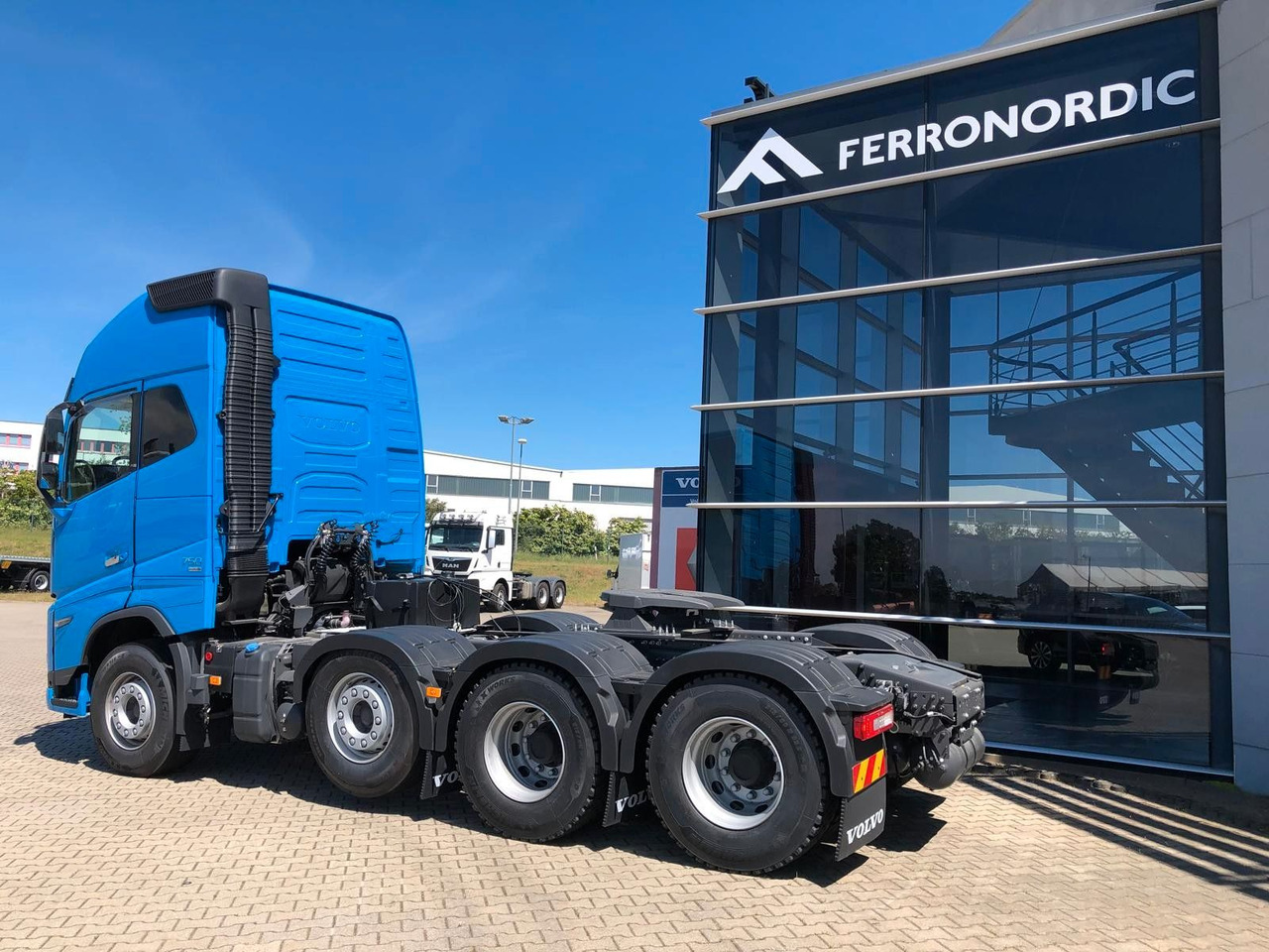 Volvo FH16 750 XL 8x4 Tridem*100T*Kriechgänge*Retarder Volvo FH16 750 XL 8x4 Tridem*100T*Kriechgänge*Retarder - Sattelzugmaschine: das Bild 4 Volvo FH16 750 XL 8x4 Tridem*100T*Kriechgänge*Retarder Volvo FH16 750 XL 8x4 Tridem*100T*Kriechgänge*Retarder - Sattelzugmaschine: das Bild 4