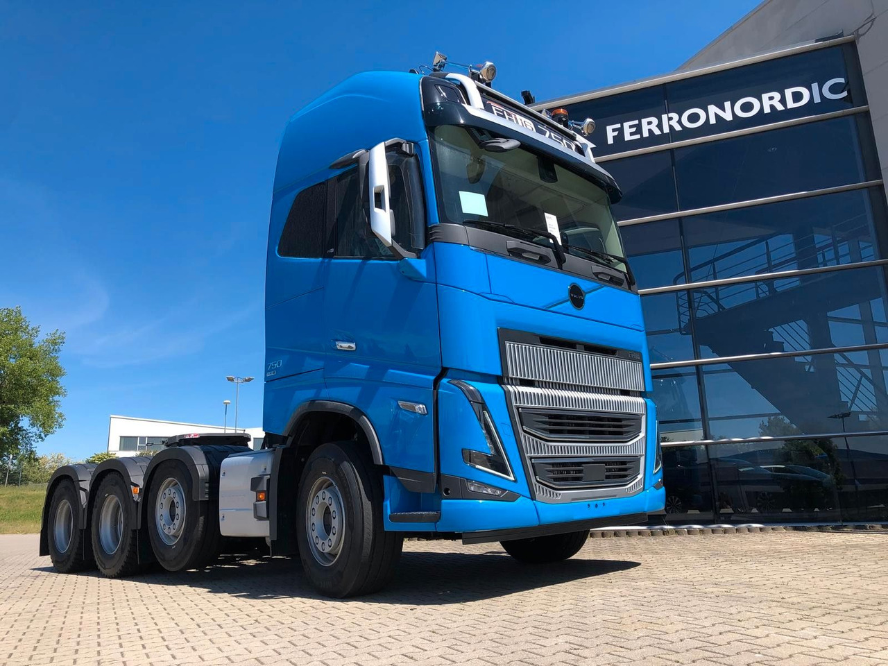 Volvo FH16 750 XL 8x4 Tridem*100T*Kriechgänge*Retarder Volvo FH16 750 XL 8x4 Tridem*100T*Kriechgänge*Retarder - Sattelzugmaschine: das Bild 1 Volvo FH16 750 XL 8x4 Tridem*100T*Kriechgänge*Retarder Volvo FH16 750 XL 8x4 Tridem*100T*Kriechgänge*Retarder - Sattelzugmaschine: das Bild 1