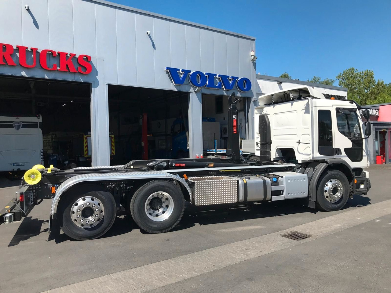 Volvo FE 320 6x2 - Abrollkipper: das Bild 2 Volvo FE 320 6x2 - Abrollkipper: das Bild 2