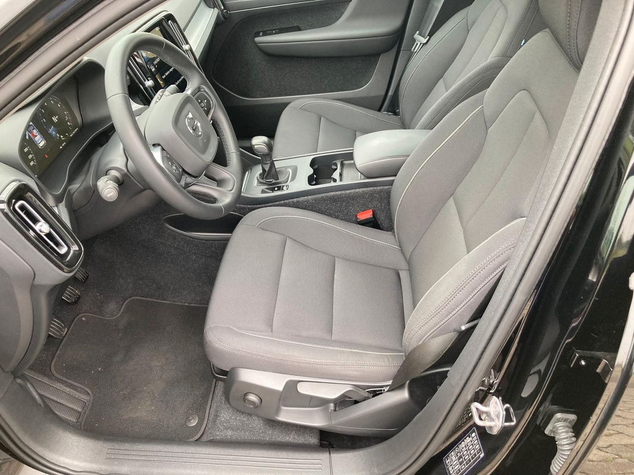 Volvo XC 40 T3 Momentum Pro 2WD - SUV/ Geländewagen: das Bild 5 Volvo XC 40 T3 Momentum Pro 2WD - SUV/ Geländewagen: das Bild 5