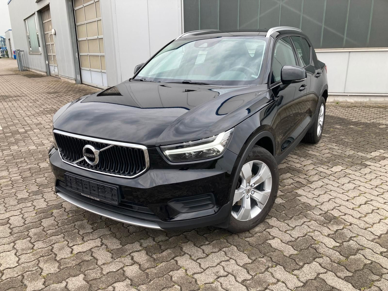 Volvo XC 40 T3 Momentum Pro 2WD - SUV/ Geländewagen: das Bild 1 Volvo XC 40 T3 Momentum Pro 2WD - SUV/ Geländewagen: das Bild 1