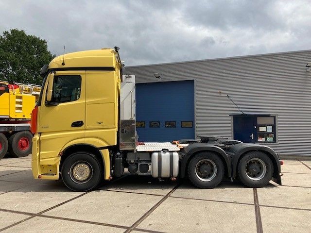 Mercedes-Benz Actros 3351 6x4 - Sattelzugmaschine: das Bild 2 Mercedes-Benz Actros 3351 6x4 - Sattelzugmaschine: das Bild 2