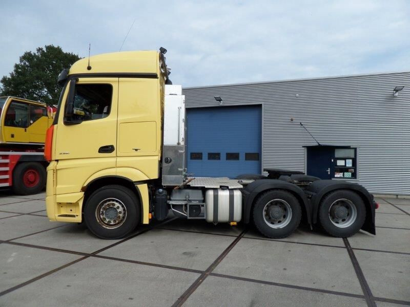 Mercedes-Benz Actros 3351 6x4 - Sattelzugmaschine: das Bild 3 Mercedes-Benz Actros 3351 6x4 - Sattelzugmaschine: das Bild 3