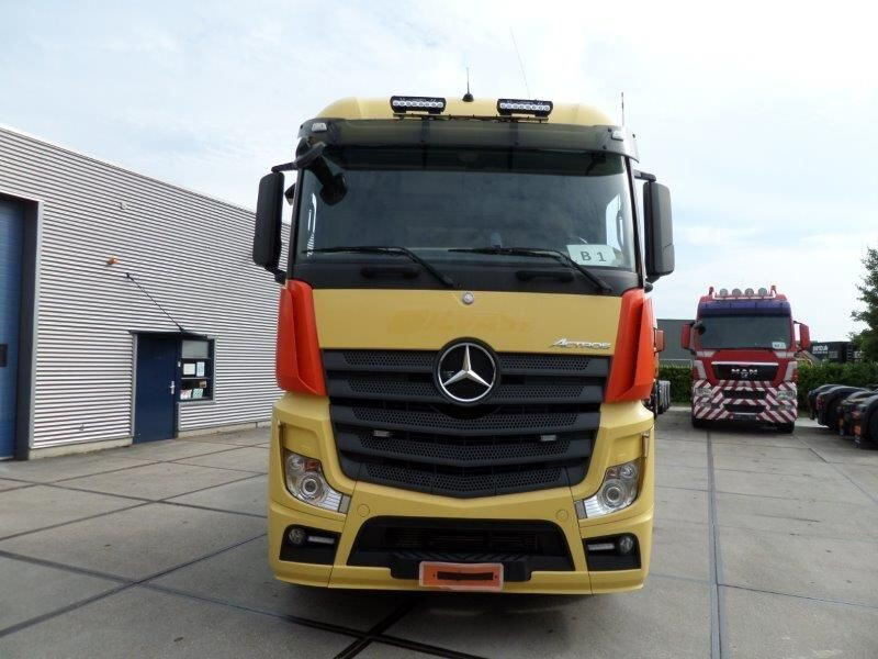 Mercedes-Benz Actros 3351 6x4 - Sattelzugmaschine: das Bild 2 Mercedes-Benz Actros 3351 6x4 - Sattelzugmaschine: das Bild 2