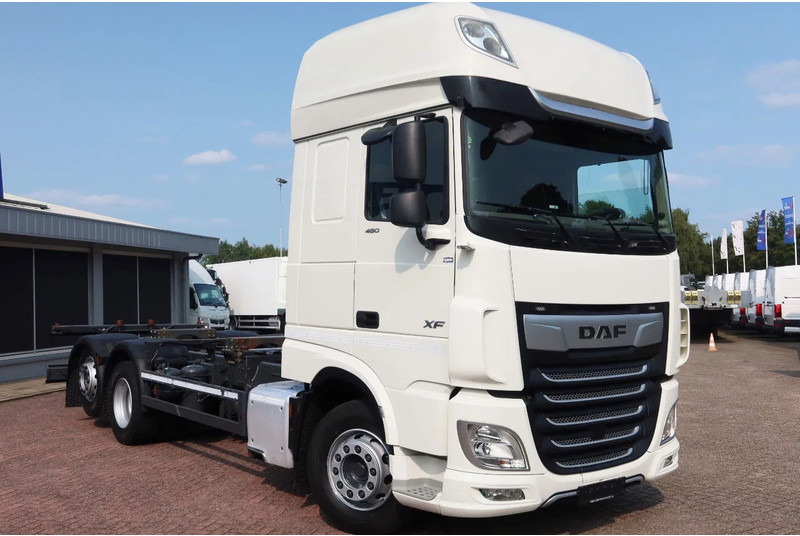 DAF XF 106.480 BDF Super Space CAb 6X2 FAN - Fahrgestell LKW: das Bild 2 DAF XF 106.480 BDF Super Space CAb 6X2 FAN - Fahrgestell LKW: das Bild 2
