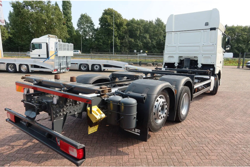 DAF XF 106.480 BDF Super Space CAb 6X2 FAN - Fahrgestell LKW: das Bild 3 DAF XF 106.480 BDF Super Space CAb 6X2 FAN - Fahrgestell LKW: das Bild 3