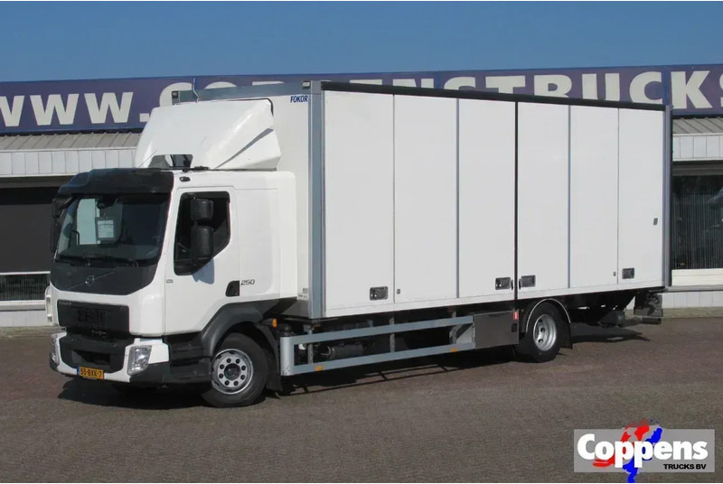 Volvo FL 250 Bakwagen + 6 deuren + Laadklep 2000 kg - Koffer LKW: das Bild 1 Volvo FL 250 Bakwagen + 6 deuren + Laadklep 2000 kg - Koffer LKW: das Bild 1