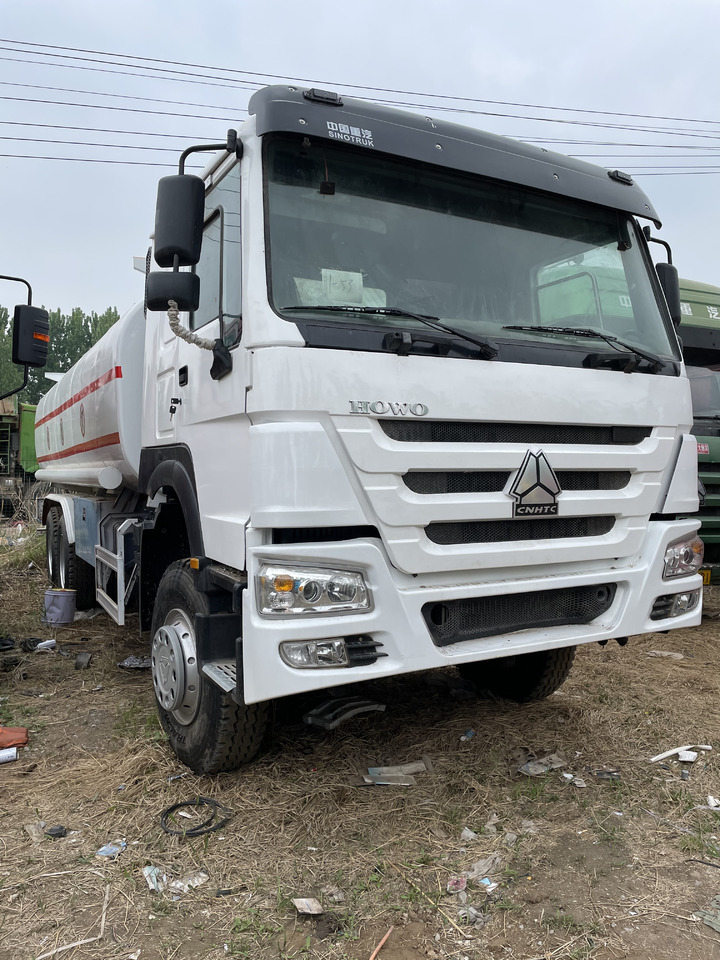 HOWO 6X4 WATER TANK TRUCK HIGH QUALITY 290HP/336HP / 371HP Tipper - Tankwagen: das Bild 1 HOWO 6X4 WATER TANK TRUCK HIGH QUALITY 290HP/336HP / 371HP Tipper - Tankwagen: das Bild 1