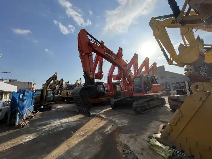 90% new and low hours used excavators Doosan DX300LC second hand excavators 30tons excavator new arrivedd in stock for sale - Bagger: das Bild 3 90% new and low hours used excavators Doosan DX300LC second hand excavators 30tons excavator new arrivedd in stock for sale - Bagger: das Bild 3