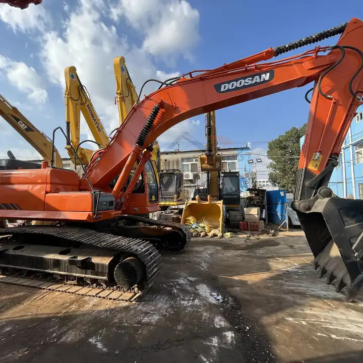 90% new and low hours used excavators Doosan DX300LC second hand excavators 30tons excavator new arrivedd in stock for sale - Bagger: das Bild 1 90% new and low hours used excavators Doosan DX300LC second hand excavators 30tons excavator new arrivedd in stock for sale - Bagger: das Bild 1