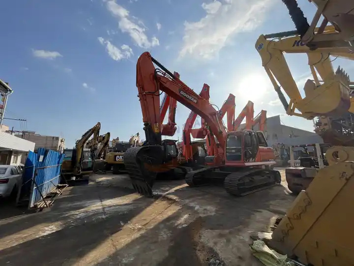 90% new and low hours used excavators Doosan DX300LC second hand excavators 30tons excavator new arrivedd in stock for sale - Bagger: das Bild 4 90% new and low hours used excavators Doosan DX300LC second hand excavators 30tons excavator new arrivedd in stock for sale - Bagger: das Bild 4