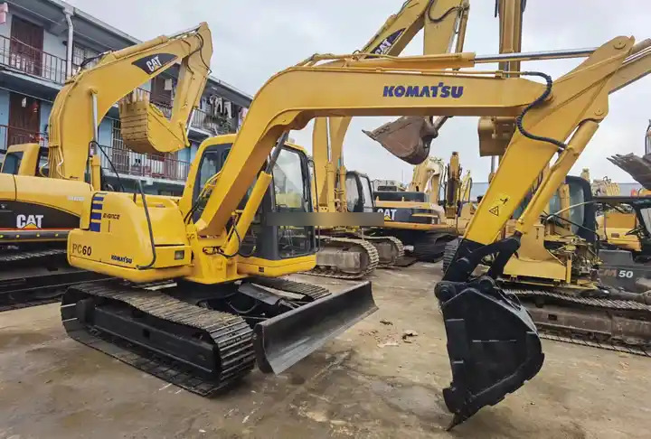 Beautiful And High-quality Pc60-7 Excavator Second-hand Digger Machinery For Sale With Good Condition - Kettenbagger: das Bild 4 Beautiful And High-quality Pc60-7 Excavator Second-hand Digger Machinery For Sale With Good Condition - Kettenbagger: das Bild 4