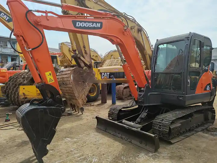 Doosan DX60 Mini Wheel Excavator for Sale Provided Korea Good Construction Original Korea Doosan Engine 6 T,6 Ton in stock - Kettenbagger: das Bild 2 Doosan DX60 Mini Wheel Excavator for Sale Provided Korea Good Construction Original Korea Doosan Engine 6 T,6 Ton in stock - Kettenbagger: das Bild 2