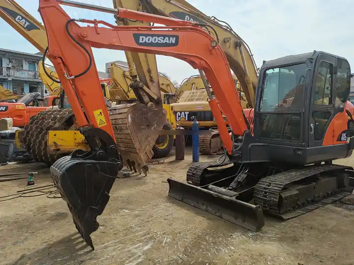 Doosan DX60 Mini Wheel Excavator for Sale Provided Korea Good Construction Original Korea Doosan Engine 6 T,6 Ton in stock - Kettenbagger: das Bild 5 Doosan DX60 Mini Wheel Excavator for Sale Provided Korea Good Construction Original Korea Doosan Engine 6 T,6 Ton in stock - Kettenbagger: das Bild 5
