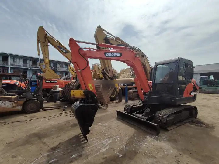 Doosan DX60 Mini Wheel Excavator for Sale Provided Korea Good Construction Original Korea Doosan Engine 6 T,6 Ton in stock - Kettenbagger: das Bild 4 Doosan DX60 Mini Wheel Excavator for Sale Provided Korea Good Construction Original Korea Doosan Engine 6 T,6 Ton in stock - Kettenbagger: das Bild 4