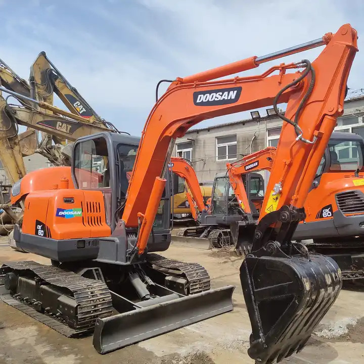 Doosan DX60 Mini Wheel Excavator for Sale Provided Korea Good Construction Original Korea Doosan Engine 6 T,6 Ton in stock - Kettenbagger: das Bild 1 Doosan DX60 Mini Wheel Excavator for Sale Provided Korea Good Construction Original Korea Doosan Engine 6 T,6 Ton in stock - Kettenbagger: das Bild 1
